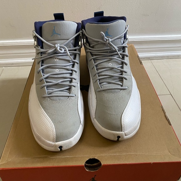 Air Jordon 12 Retro - WLF GRY/UNVRSTY BL-WHT-MDNGHT - Picture 4 of 9